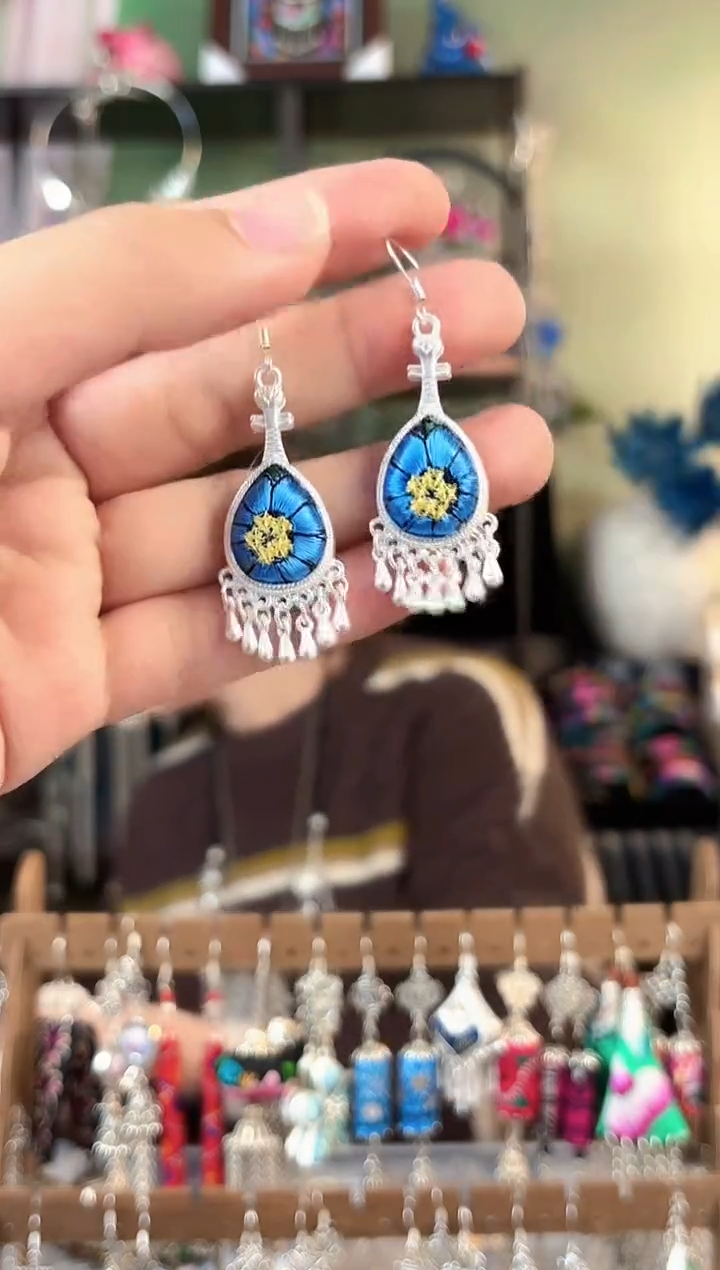 彩云南阁非遗老绣苗银饰品131+