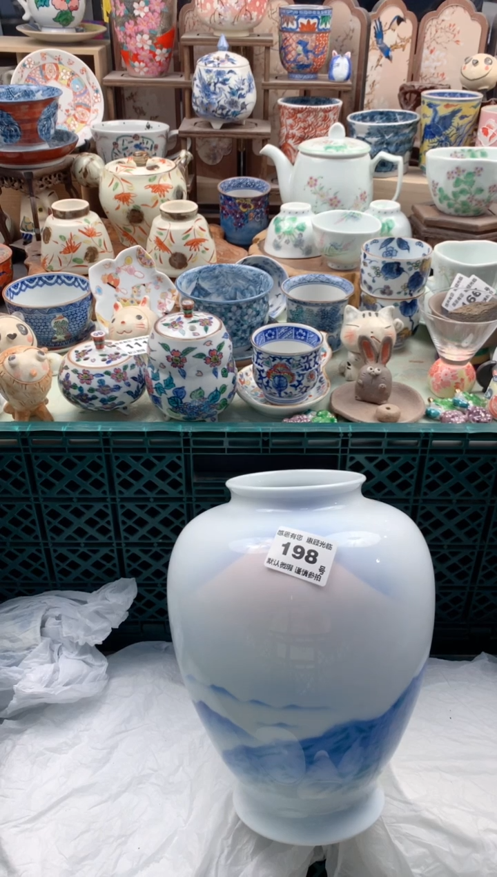 瓷片黏**。198 号九姑娘工艺品瓷器