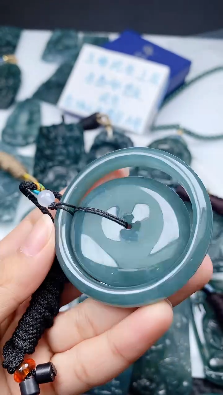 翡翠未镶嵌颈饰1