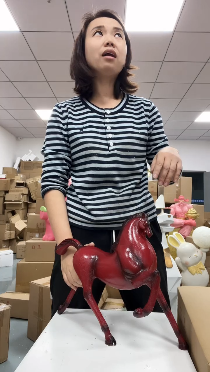 树脂红色唐马摆件