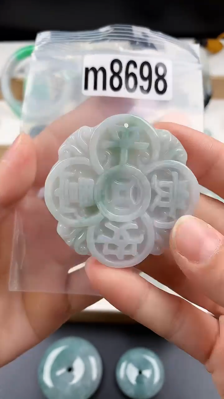 颈饰未镶嵌翡翠天然翡翠吊坠挂件