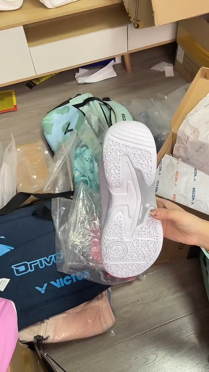 VICTOR威克多微瑕正品   01   球鞋270   41码