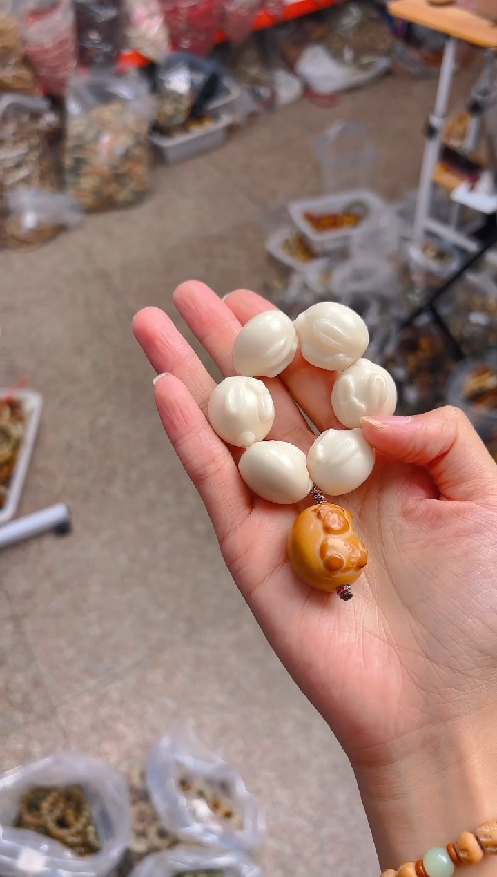 吊坠菩提根/象牙果白色花兔手捻