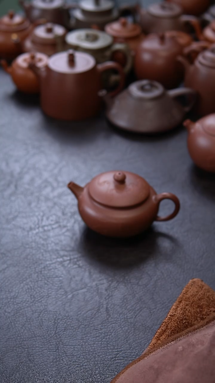 【闪购商品】紫砂茶壶  素影 黄龙山紫泥 刻绘祥云 150C