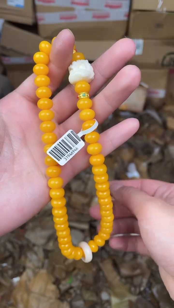 木质非金属捧月文创福利闪购商品无礼盒