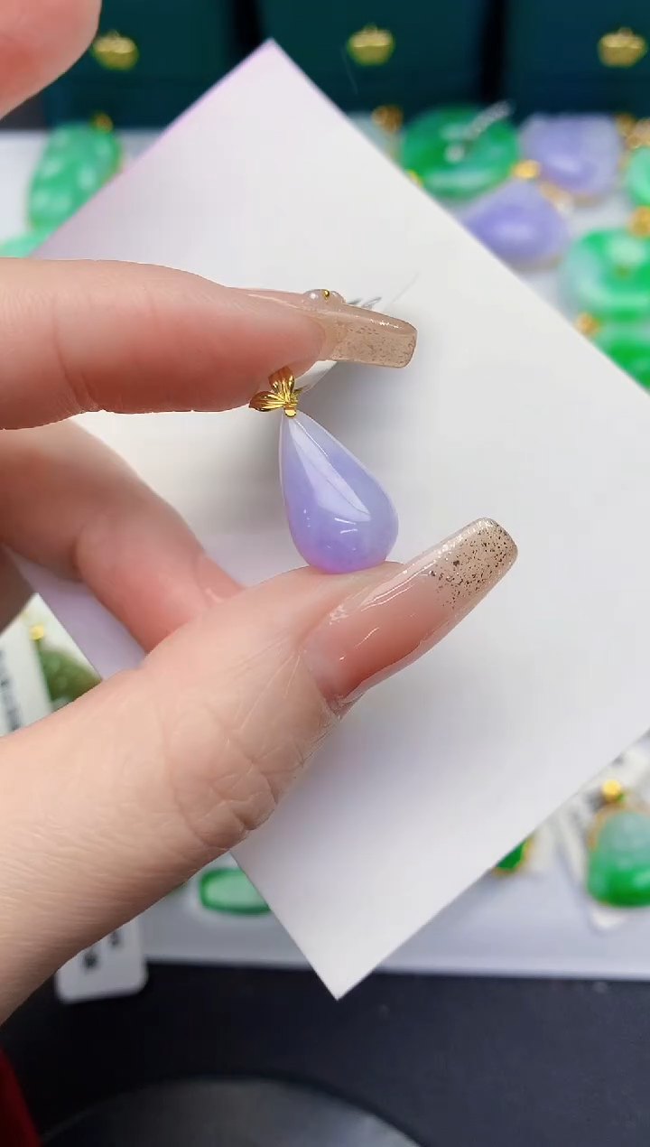 颈饰18K金镶嵌翡翠缅甸天然翡翠A货