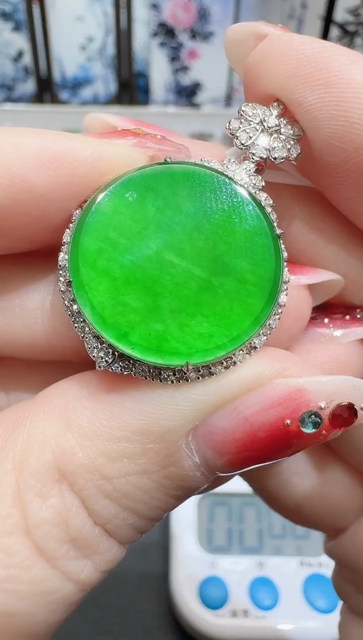 颈饰18K金镶嵌翡翠净****甜寄售回流，24小时鉴赏期