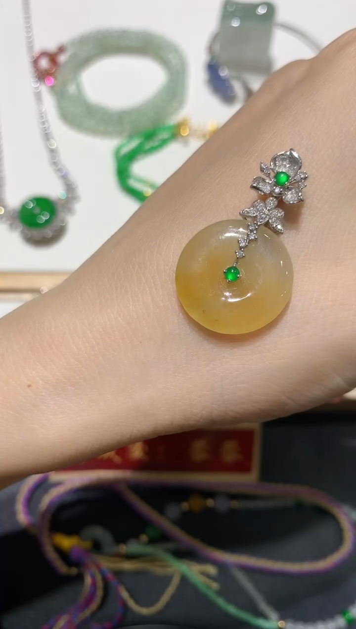 【闪购商品】翡翠吊坠(不含链)18K金镶嵌团购1