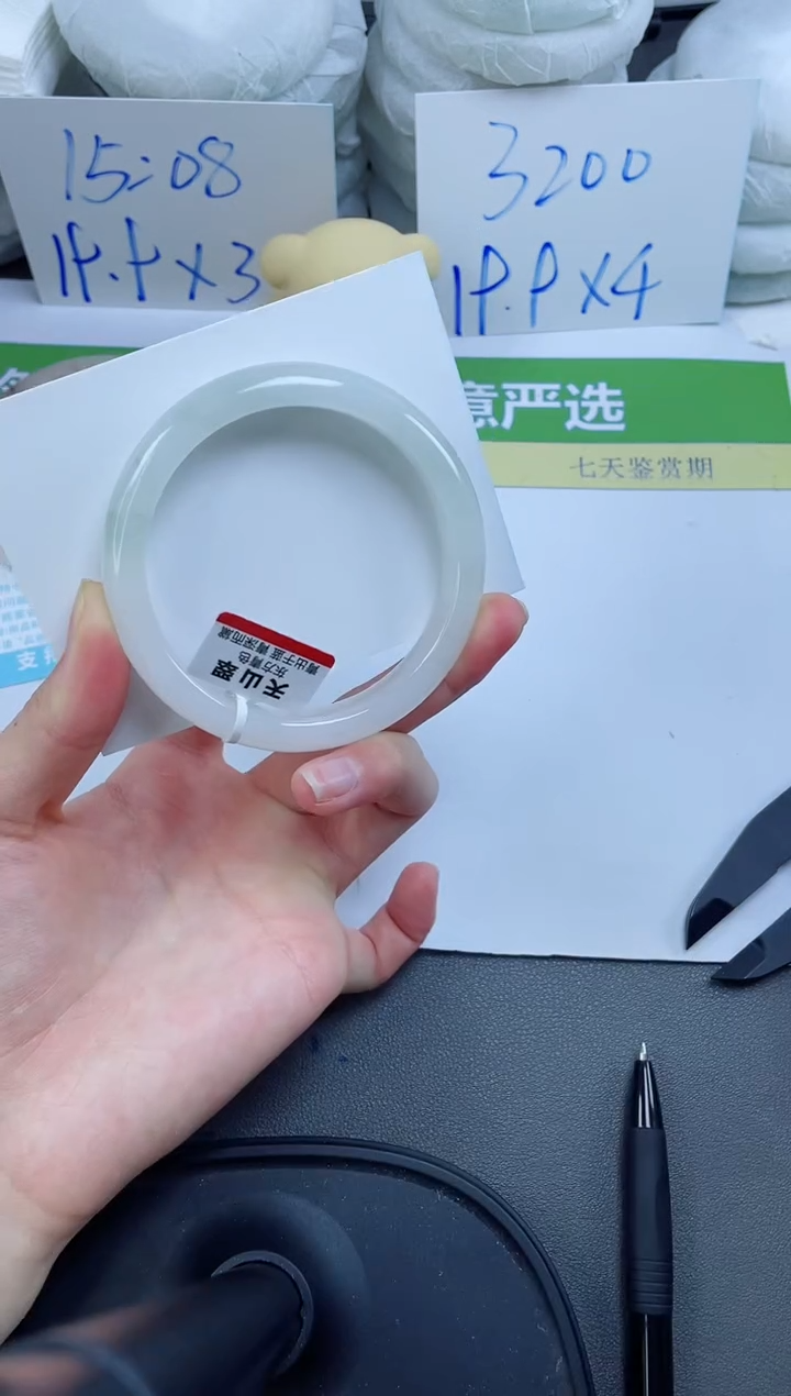 【闪购商品】石英质玉手镯未镶嵌13-58.9