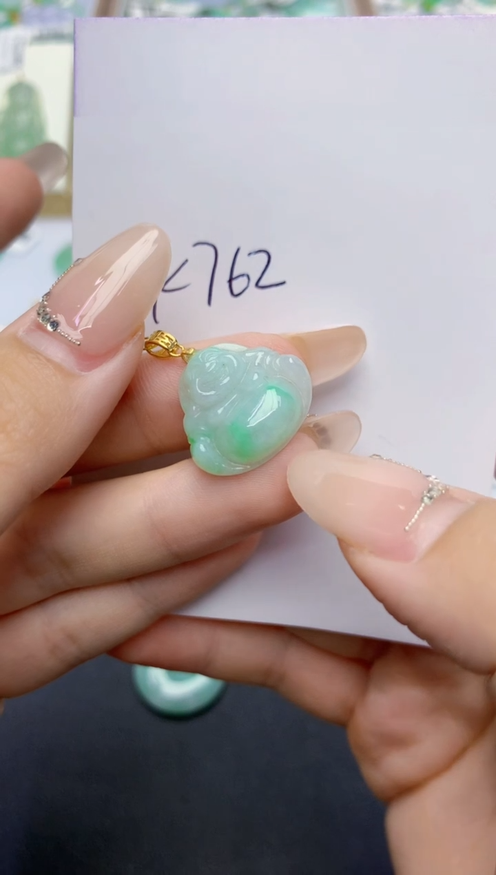 翡翠未镶嵌颈饰天然缅甸A货翡翠