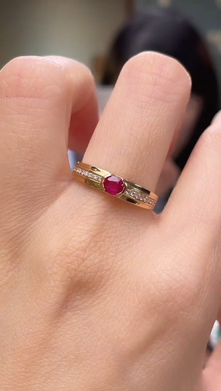 18K金镶嵌戒指红宝石缅甸主石：0.32ct