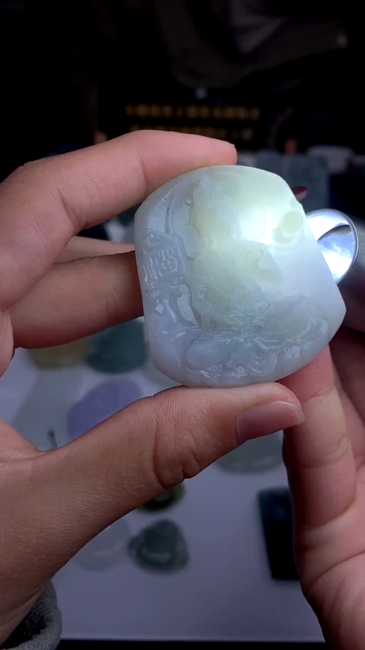 【闪购商品】定制翡翠未镶嵌吊坠