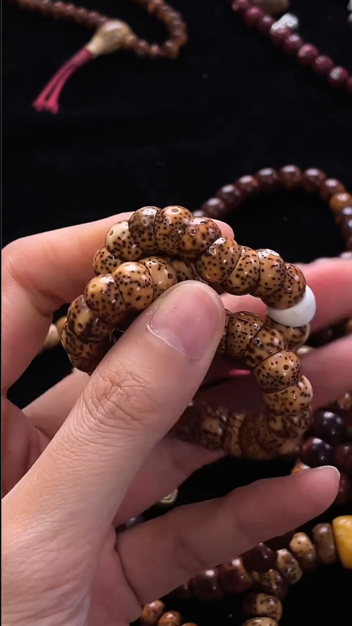 手串星月菩提精工级中珀圆形大肠10*7手持
