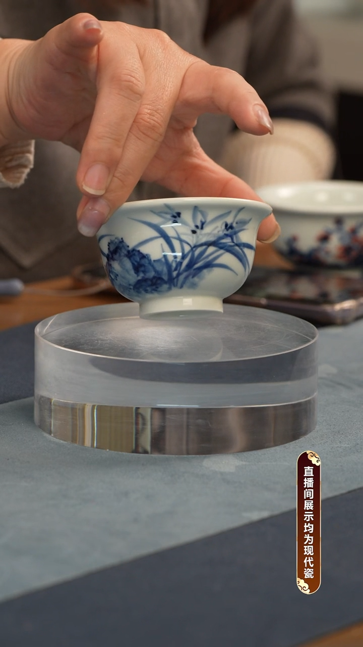 杯子瓷杨贵云 青花内绘 兰花