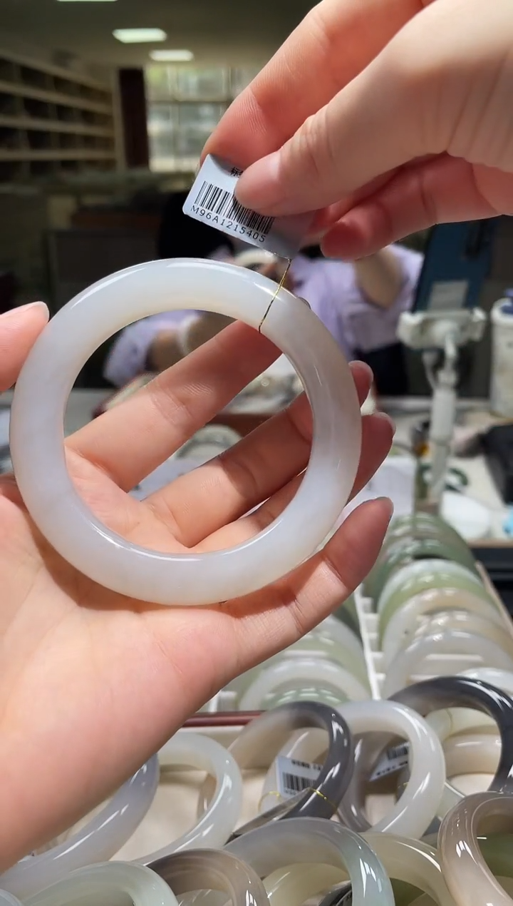 未镶嵌手镯和田玉58圈口 5405