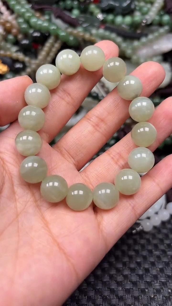 和田玉未镶嵌颈饰1