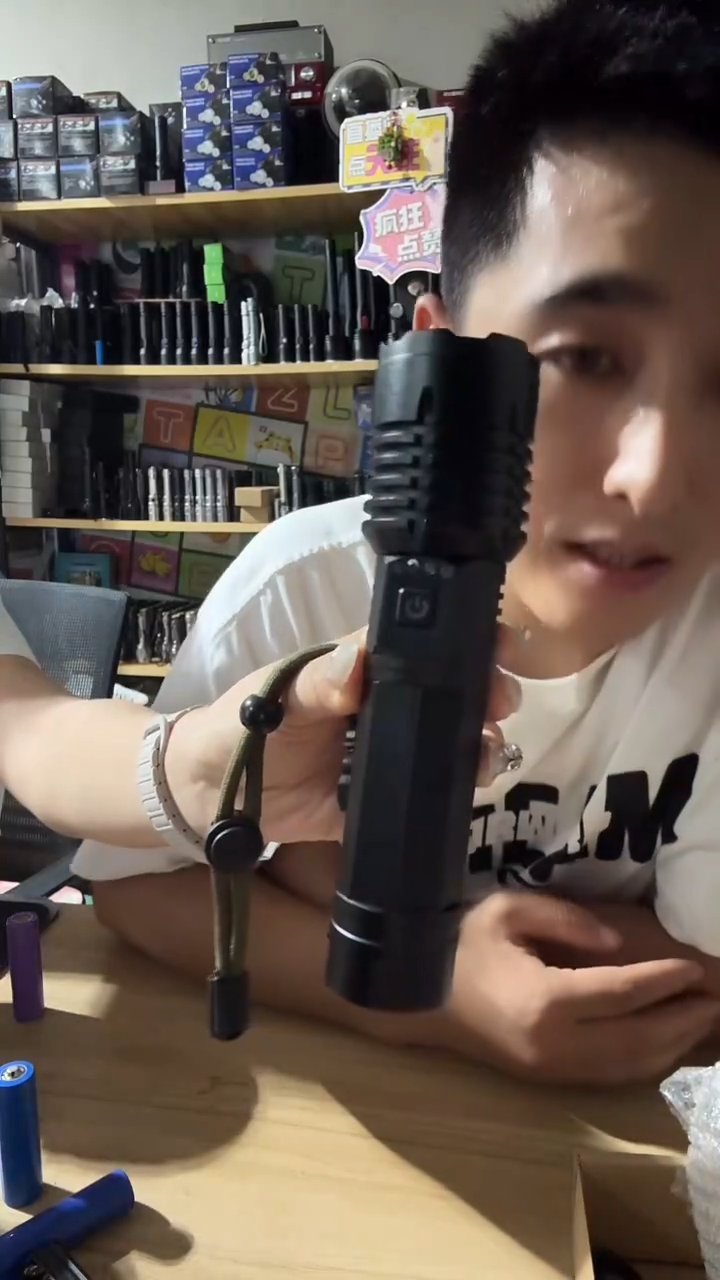 白激光灯珠手电无电池