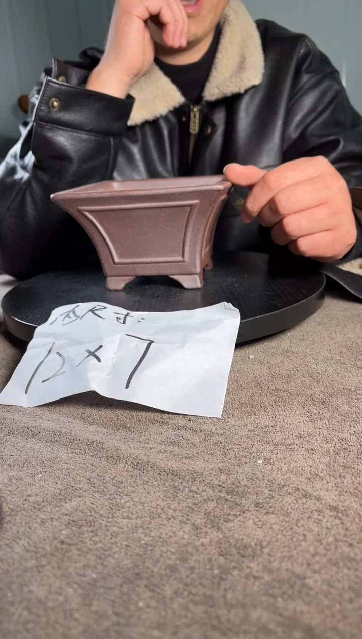 A宜兴紫砂小花盆