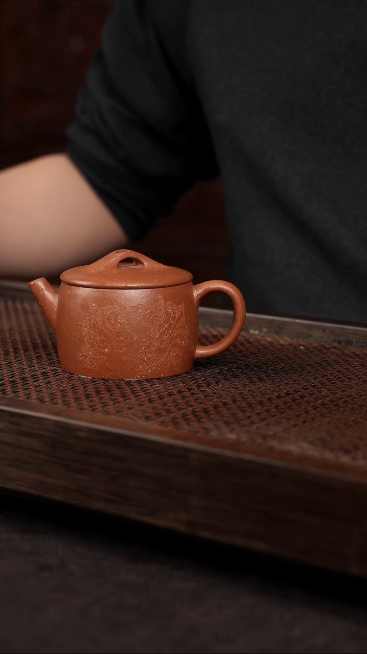 【闪购商品】紫砂茶壶老朱泥刻绘平盖汉瓦