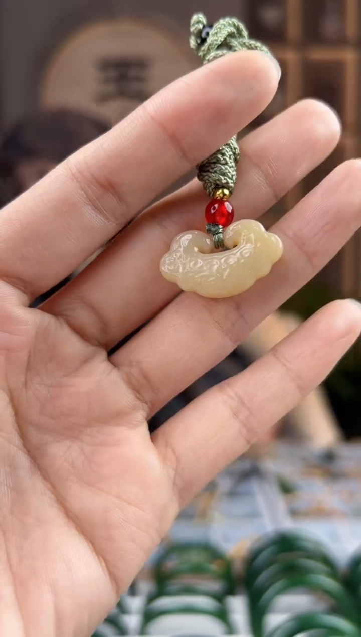 颈饰未镶嵌和田玉拍一发一，拍一发一