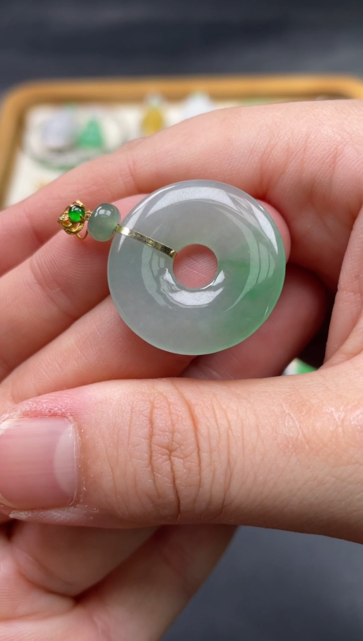 【闪购商品】翡翠颈饰18K金镶嵌36.........