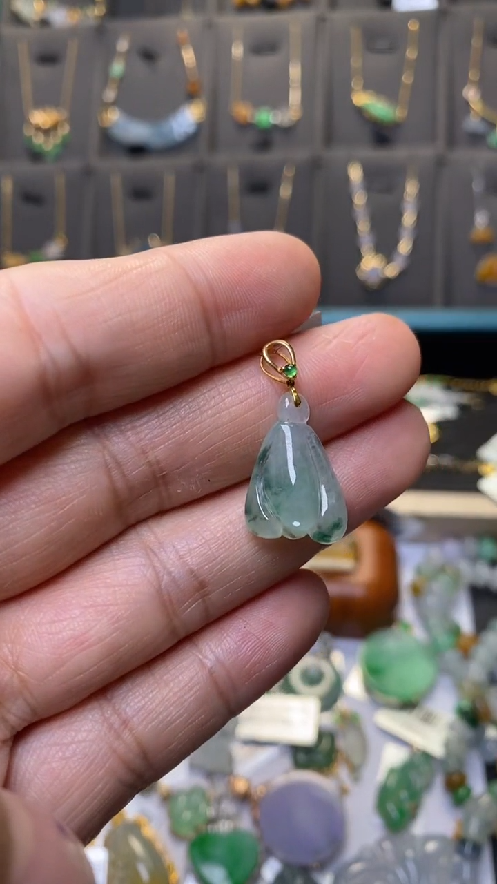 颈饰18K金镶嵌翡翠净货36370