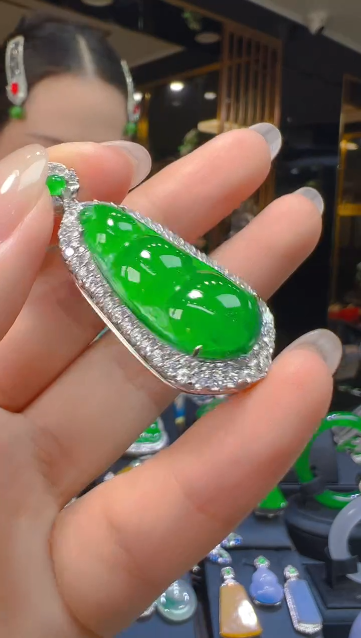 吊坠(赠链)银S925镶嵌翡翠021(多样性发货发其一)