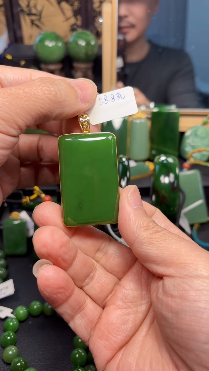 【闪购商品】和田玉（碧玉）吊坠(赠链)18K金镶嵌1