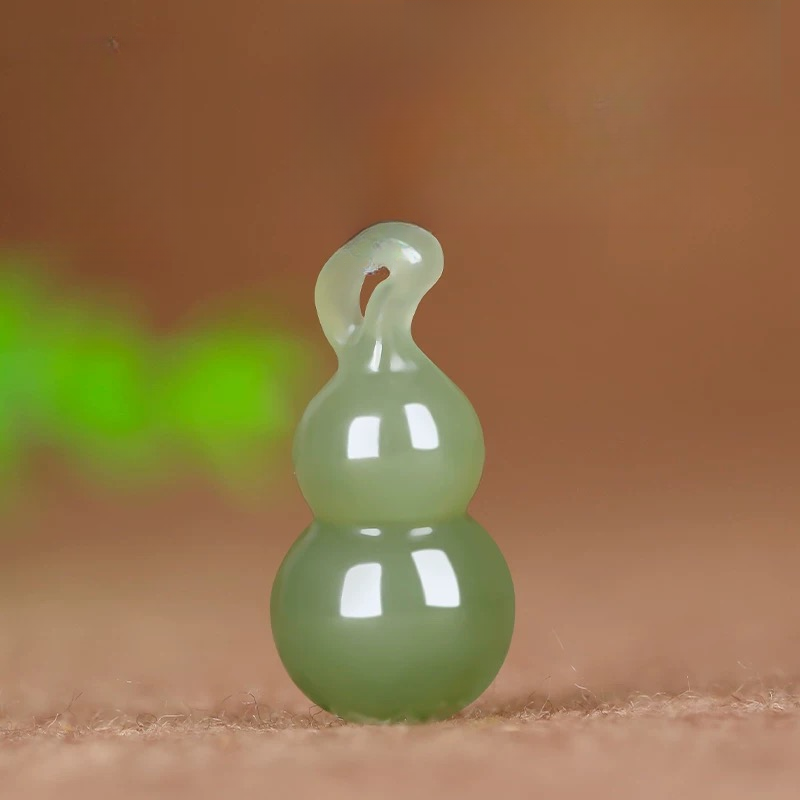 【老张珠宝甄选】和田玉-湖水青发财葫芦吊坠(多样型发其一)