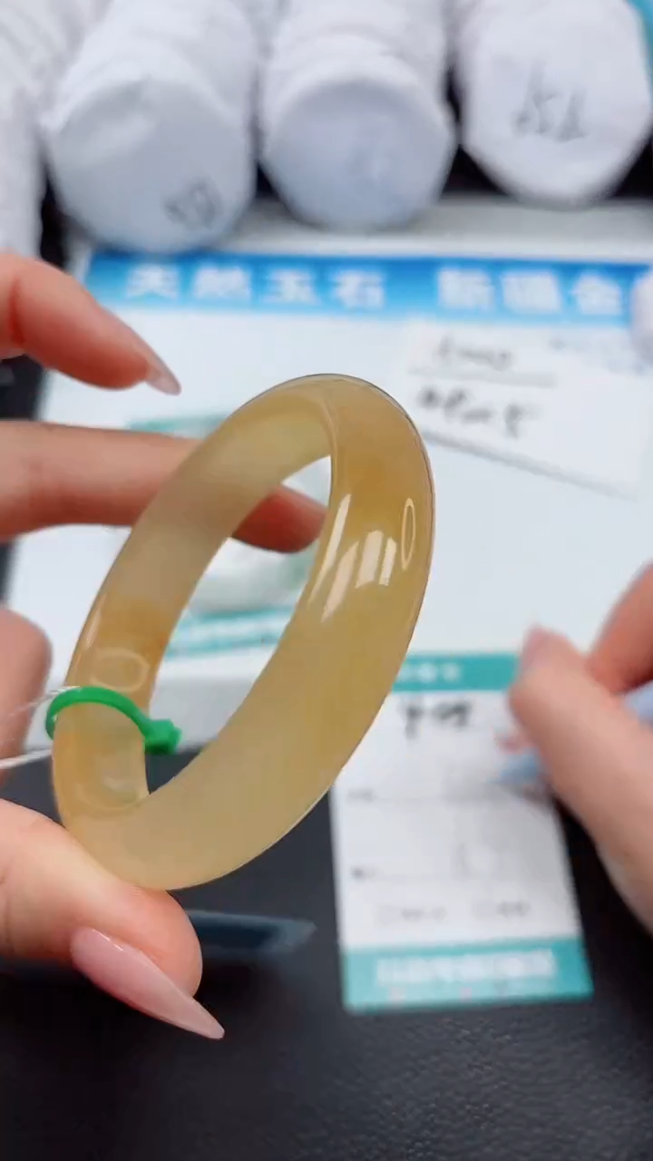 【闪购商品】石英质玉手镯未镶嵌A405