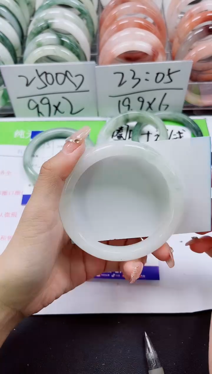 【闪购商品】石英质玉未镶嵌手镯A152-62/63