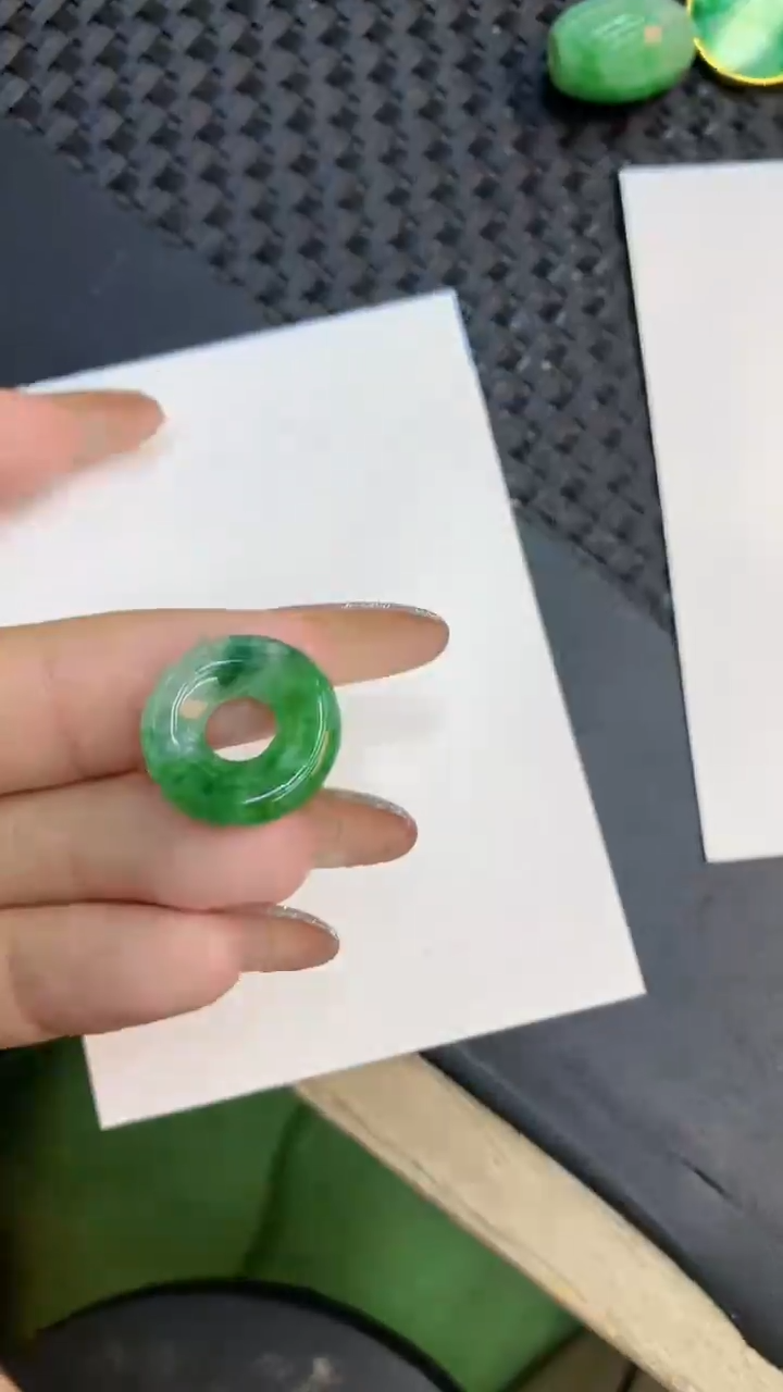 颈饰未镶嵌翡翠1