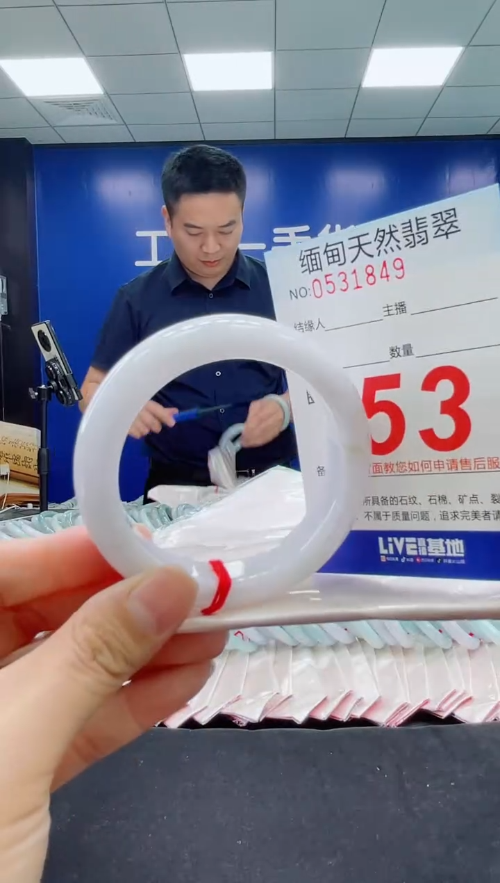 未镶嵌手镯翡翠天然翡翠手镯