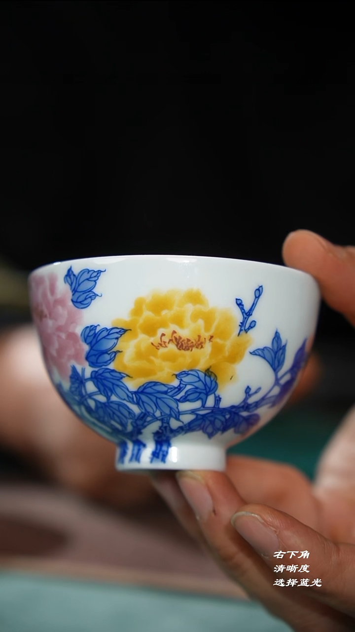 梁**安217-2釉下五彩牡丹鸡心杯