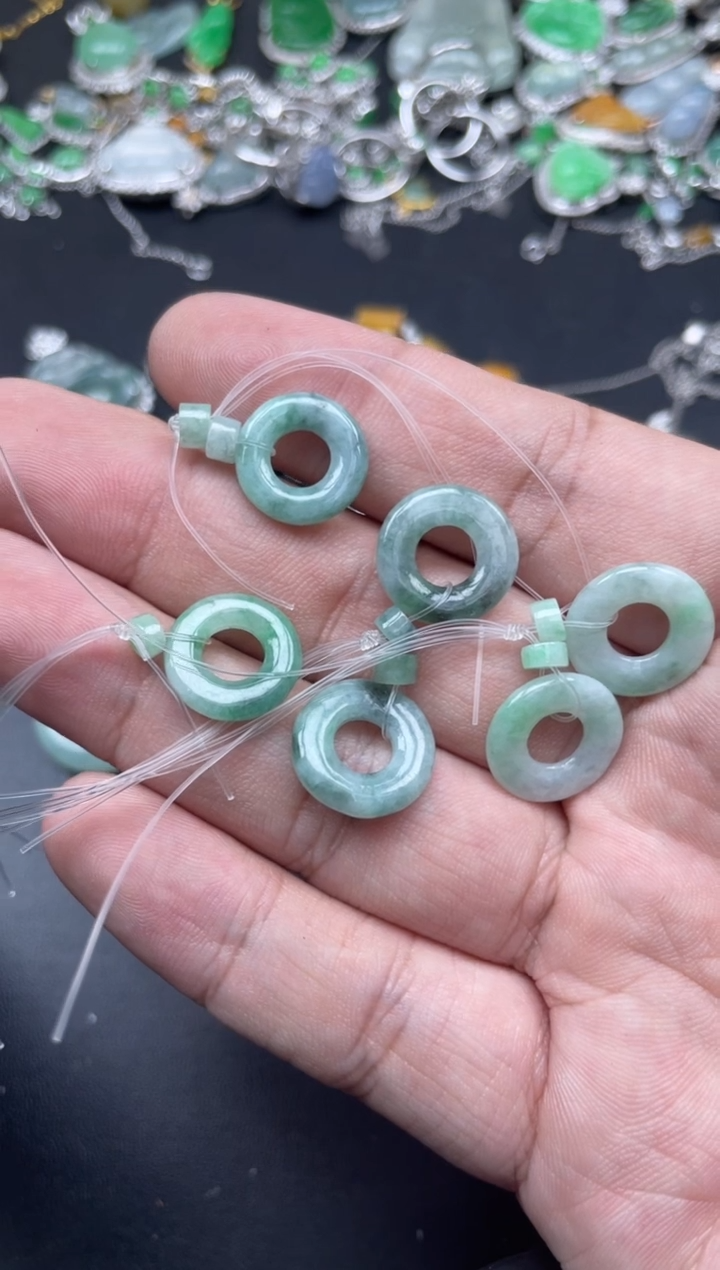 【闪购商品】翡翠颈饰未镶嵌塑