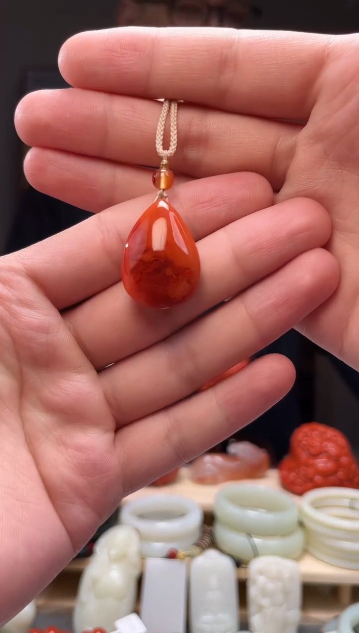 颈饰未镶嵌南红玛瑙吊坠