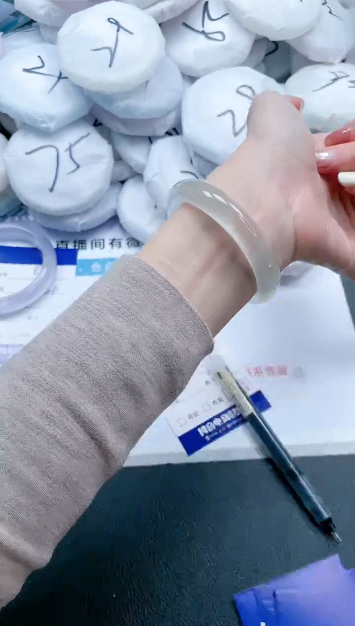 【闪购商品】石英质玉手镯未镶嵌 白月光手镯-54