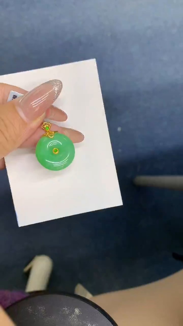 颈饰18K金镶嵌翡翠1