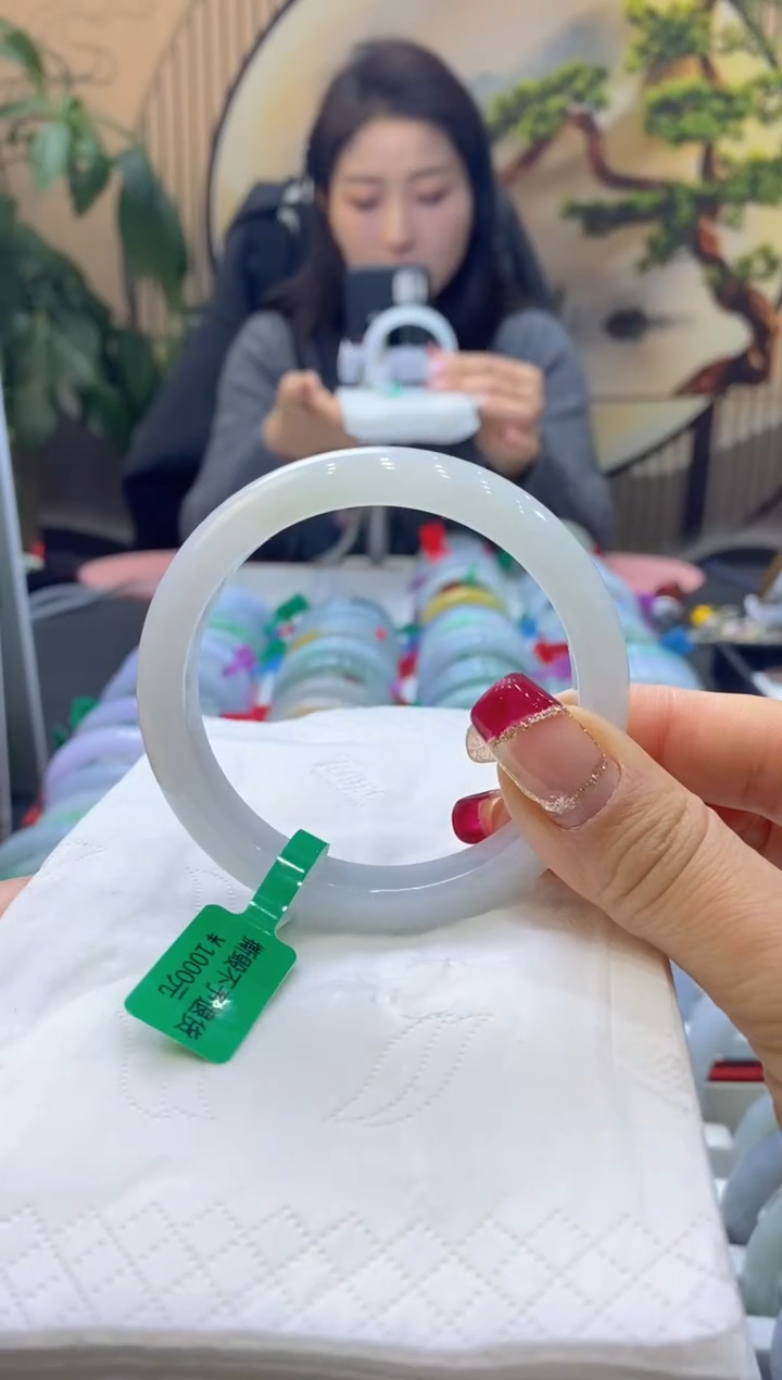 【闪购商品】翡翠手镯未镶嵌99915728