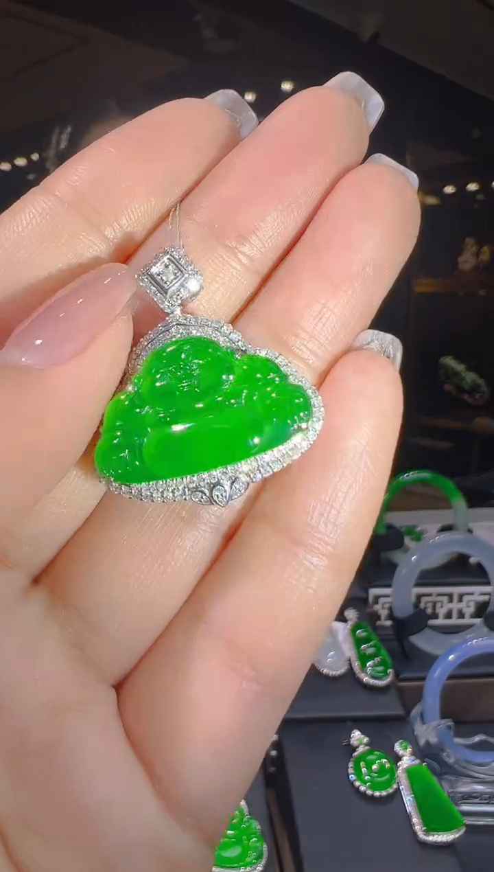 【闪购商品】翡翠吊坠(赠链)18K金镶嵌150