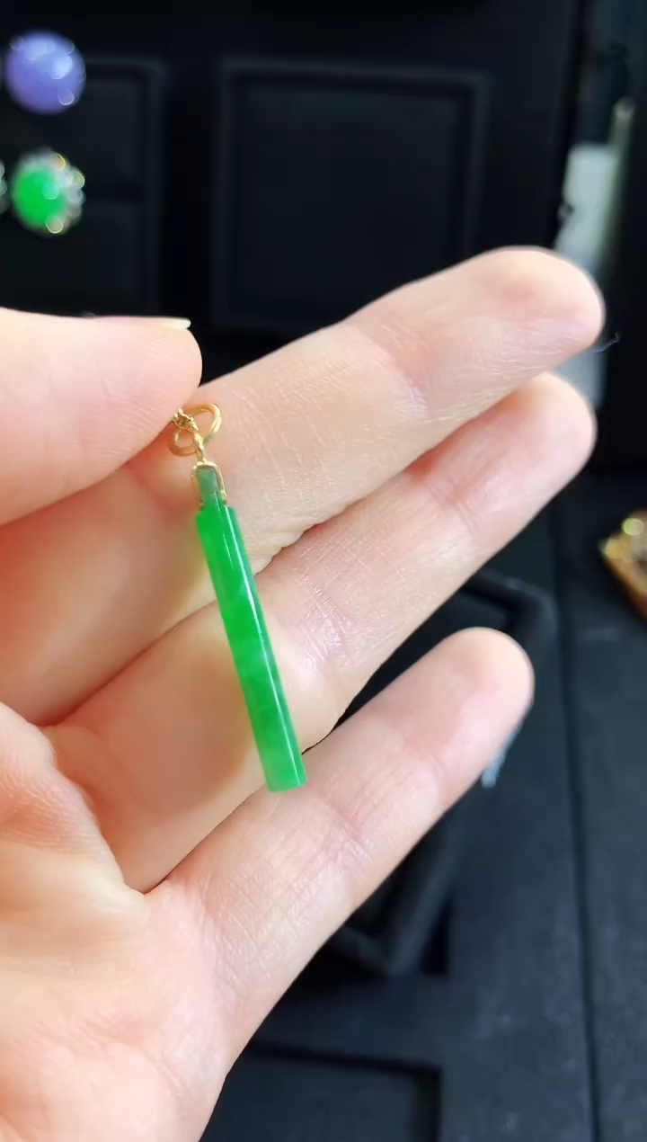 【闪购商品】翡翠吊坠(不含链)18K金镶嵌吊坠