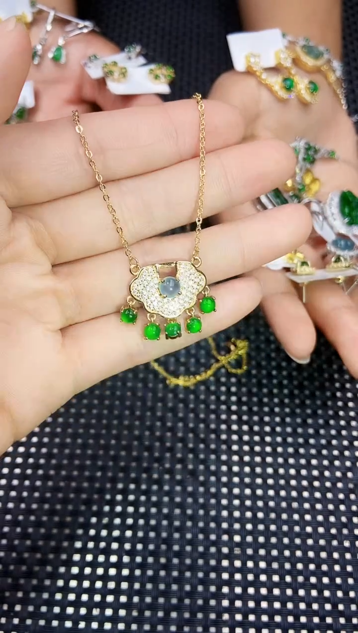 翡翠未镶嵌颈饰111111111