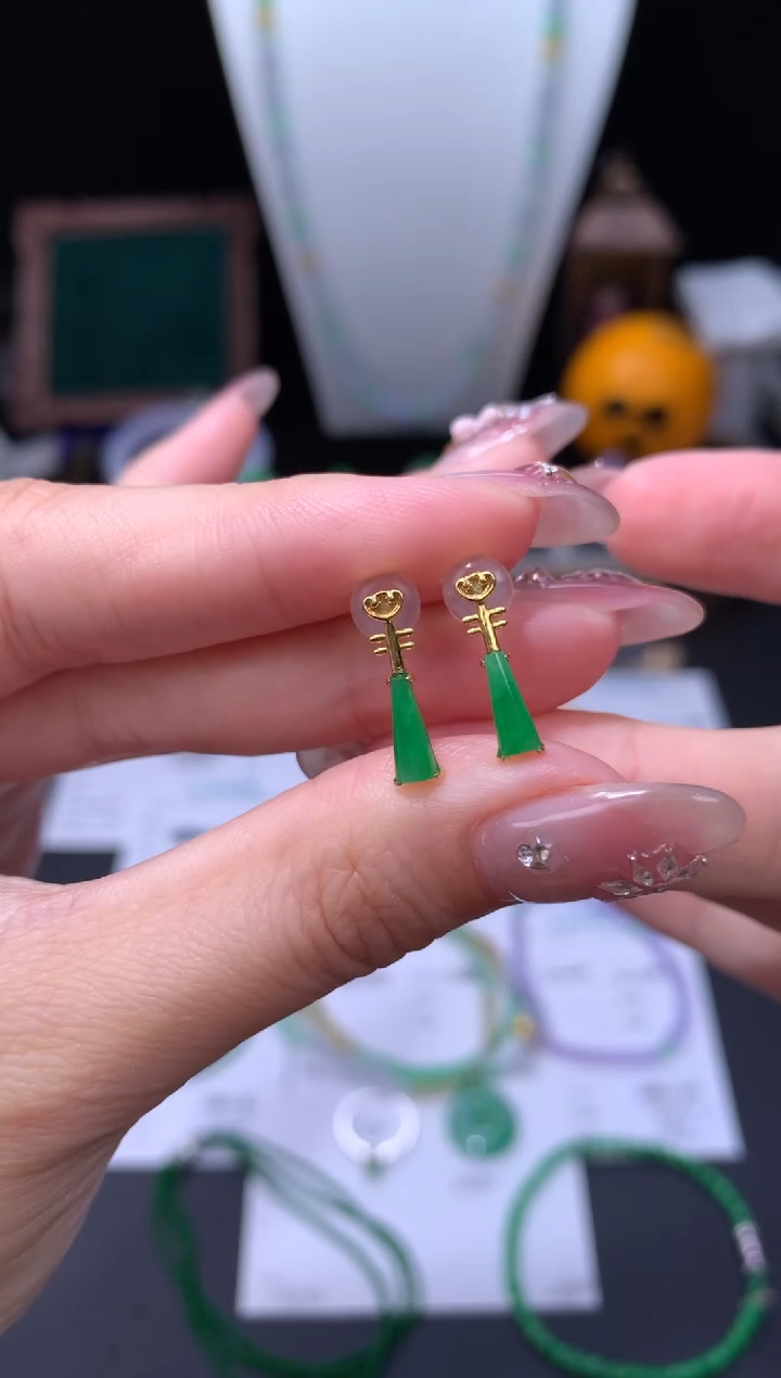 18K金镶嵌定制翡翠48小时鉴赏期 退货不扣服务费