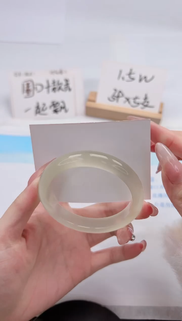 【闪购商品】石英质玉手镯未镶嵌342-56.4