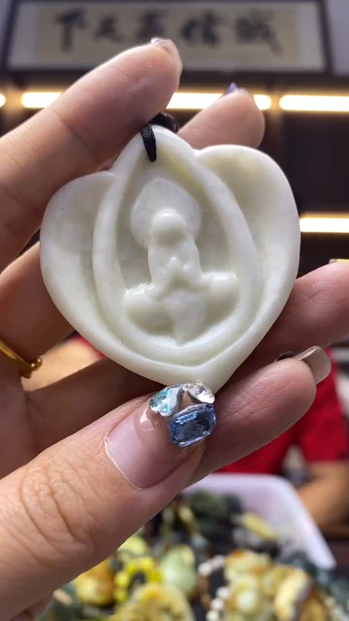 未镶嵌岫玉挂件  
