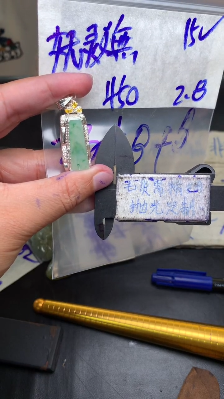 【闪购商品】定制翡翠合金毛货需抛光多样性拍一发一