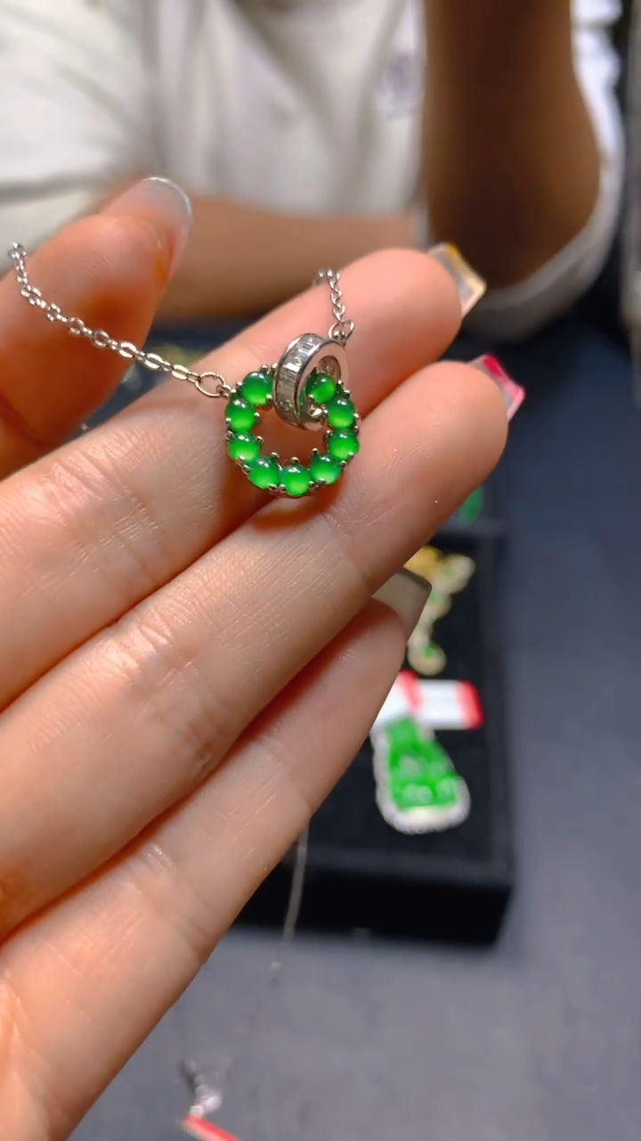 【闪购商品】翡翠未镶嵌吊坠(赠链)0816924887/多样性发一