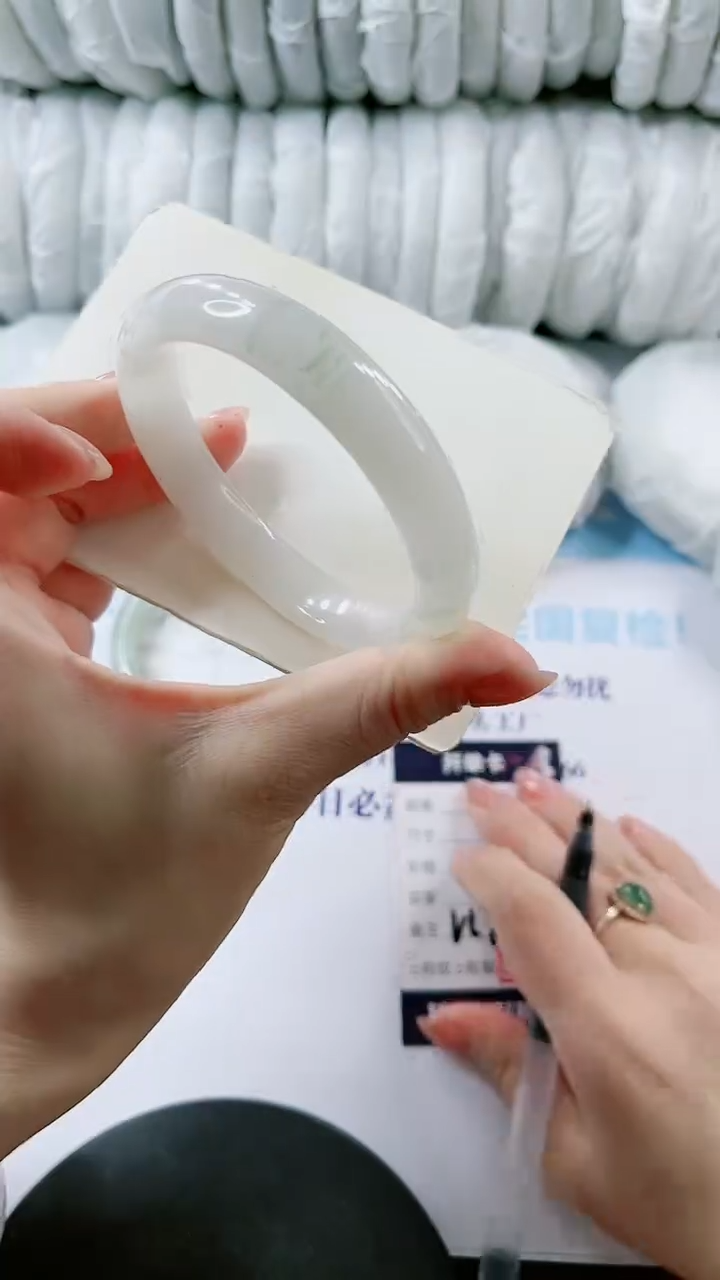 【闪购商品】石英质玉手镯未镶嵌多样性发货V17