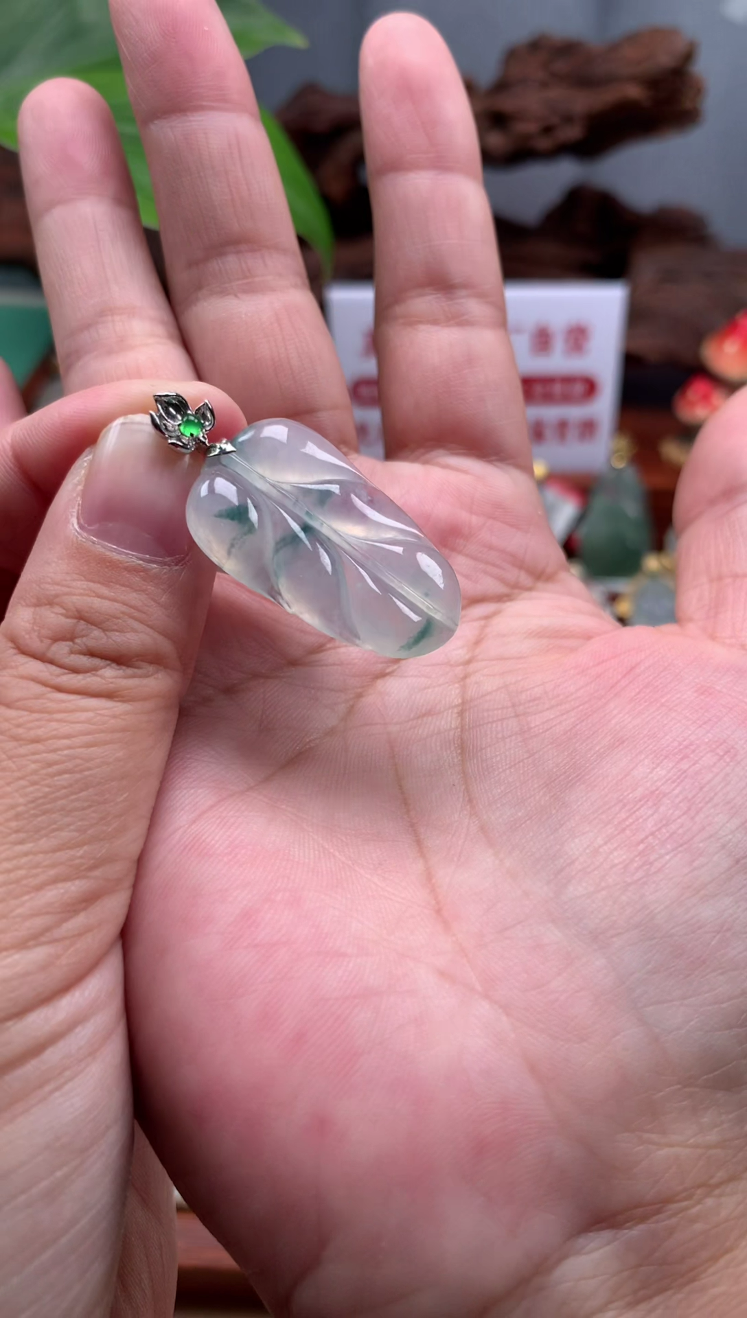 【闪购商品】翡翠颈饰18K金镶嵌叶子