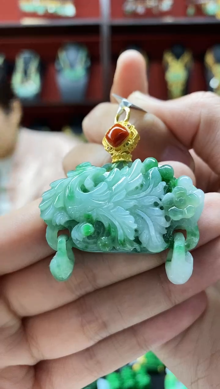 颈饰未镶嵌翡翠吊坠